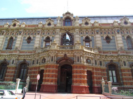 Side entrance on Riobamba, Palacio de Aguas Corrientes