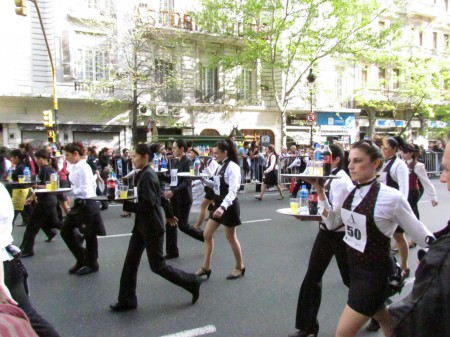 The ladies race starts, Waiter's Race, Buenos Aires